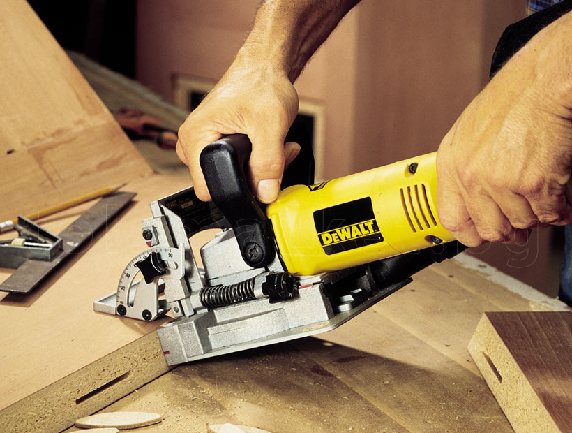 Фреза за нутове DeWalt DW682K, 600W